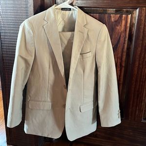 Van Heusen Boys Size 14 khaki suit with coat and pants